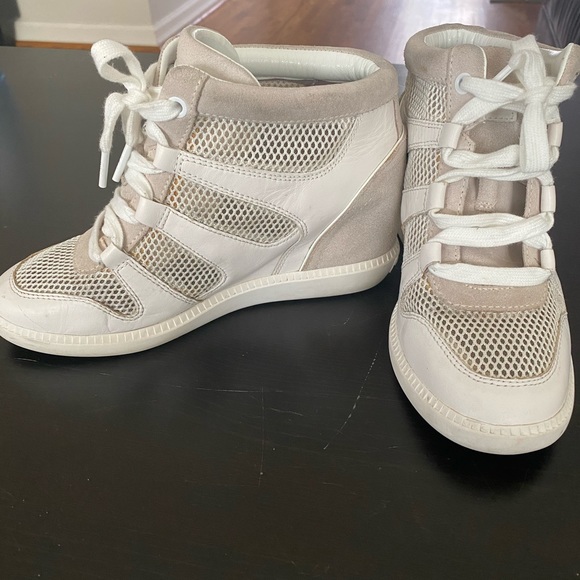 Michael Kors Shoes - MICHAEL KORS women's shoe in perfect condition